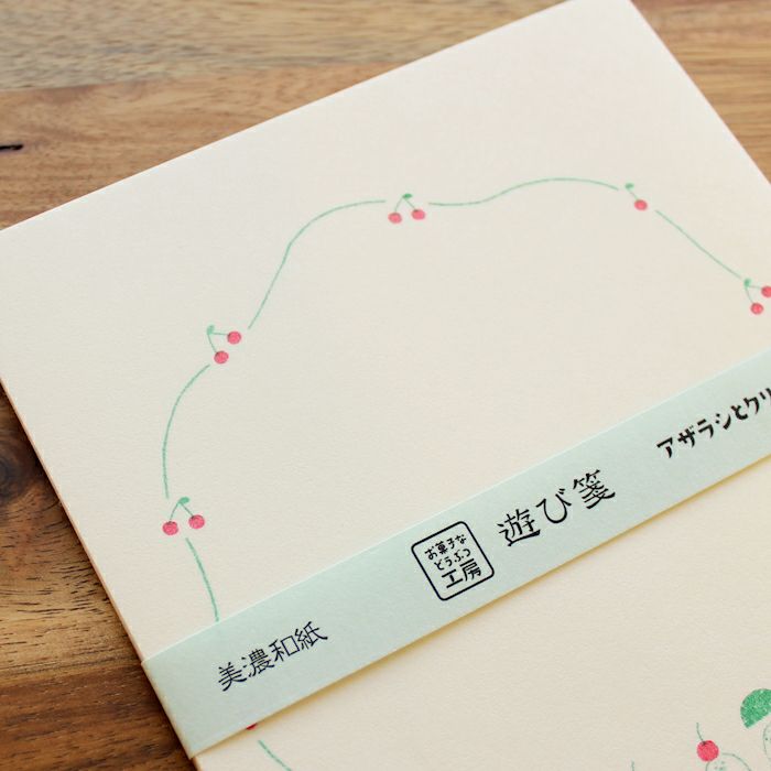 美しい古美術◼️蔵からクリーム色とコバルトブルーの可愛い深めのお皿が出て来ました、 美しい古美術◼️蔵からクリーム色とコバルトブルーの可愛い深め