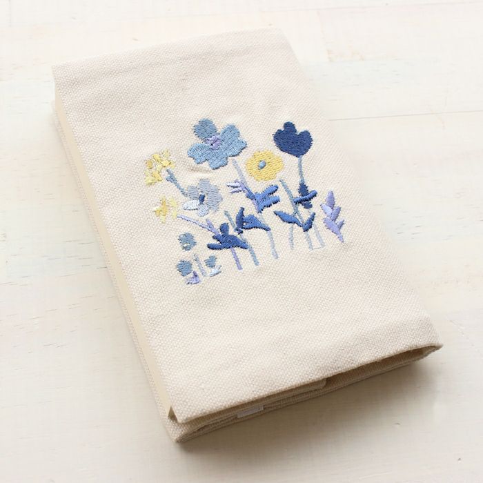 刺繍ﾌﾞｯｸｶﾊﾞｰ 青い花 HONTOWATASHI